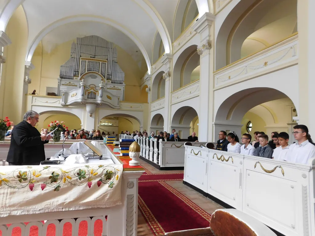 Pünkösdi istentisztelet, konfirmáció és konfirmandus találkozó 2018